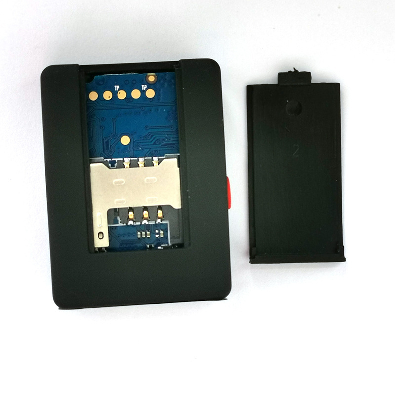 GPS trag A8 sa SOS alarmom i alarmom za ogradu, dimenzije 43×32×14 mm, trajanje baterije 3–5 dana, GPS/LBS pozicioniranje 50–200 m