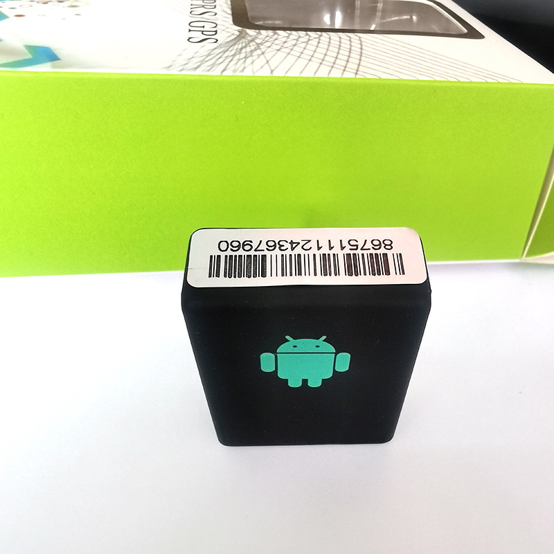 GPS trag A8 sa SOS alarmom i alarmom za ogradu, dimenzije 43×32×14 mm, trajanje baterije 3–5 dana, GPS/LBS pozicioniranje 50–200 m