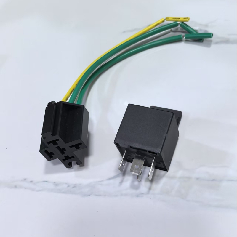 Автомобилен GPS тракер с 4G Beidou позициониране, облачна памет и проследяване на траектория, множество алармени режими (вибрация, SOS, геозона, превишена скорост), водоустойчив