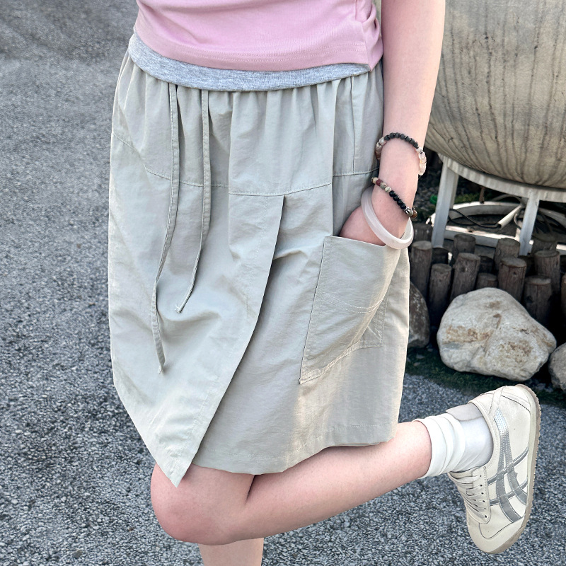 Ženska radna suknja-pantalone – kratka hip suknja s hlačama, Ice Hemp tkanina, ljeto 2025, dizajn protiv prozirnosti, japansko-korejski opušteni stil
