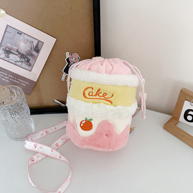 Crossbody bucket torba od flanel materijala s motívom torte, podstava od poliesteru, zatvaranje na šnuru, stil svježi i sladak