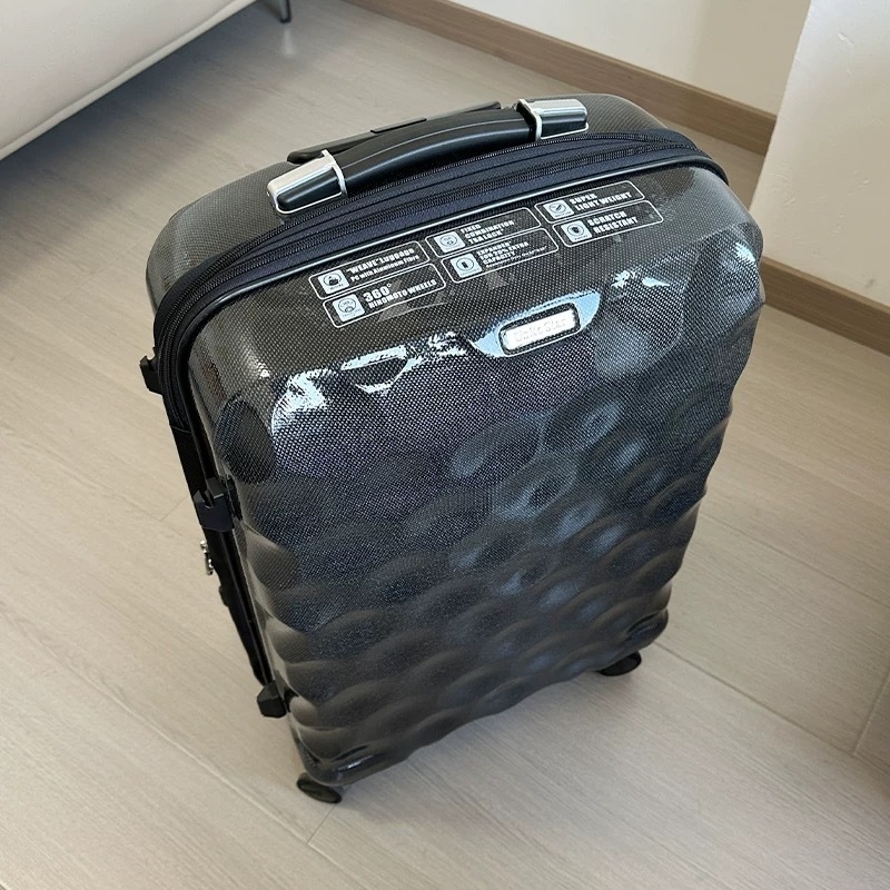 Izuzetno lagan kofer od karbonskih vlakana i PC-a, 20 inča, 2 kg, 360° spinner kotači, TSA kombinacijska brava
