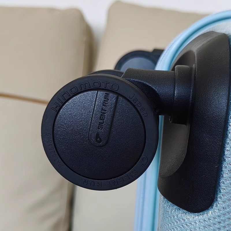 Izuzetno lagan kofer od karbonskih vlakana i PC-a, 20 inča, 2 kg, 360° spinner kotači, TSA kombinacijska brava
