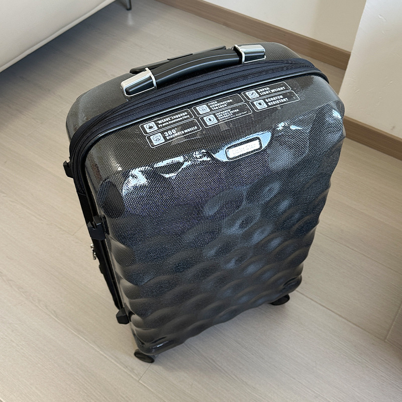 Izuzetno lagan kofer od karbonskih vlakana i PC-a, 20 inča, 2 kg, 360° spinner kotači, TSA kombinacijska brava