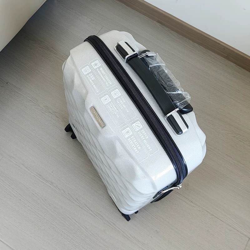 Izuzetno lagan kofer od karbonskih vlakana i PC-a, 20 inča, 2 kg, 360° spinner kotači, TSA kombinacijska brava