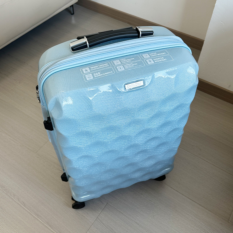 Izuzetno lagan kofer od karbonskih vlakana i PC-a, 20 inča, 2 kg, 360° spinner kotači, TSA kombinacijska brava