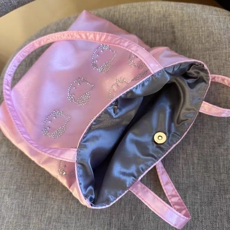 Tote torba od svile s naramenicom za žene — lagana, svakodnevna upotreba, uzorak slova, podstava od poliestera, moderan i cool stil