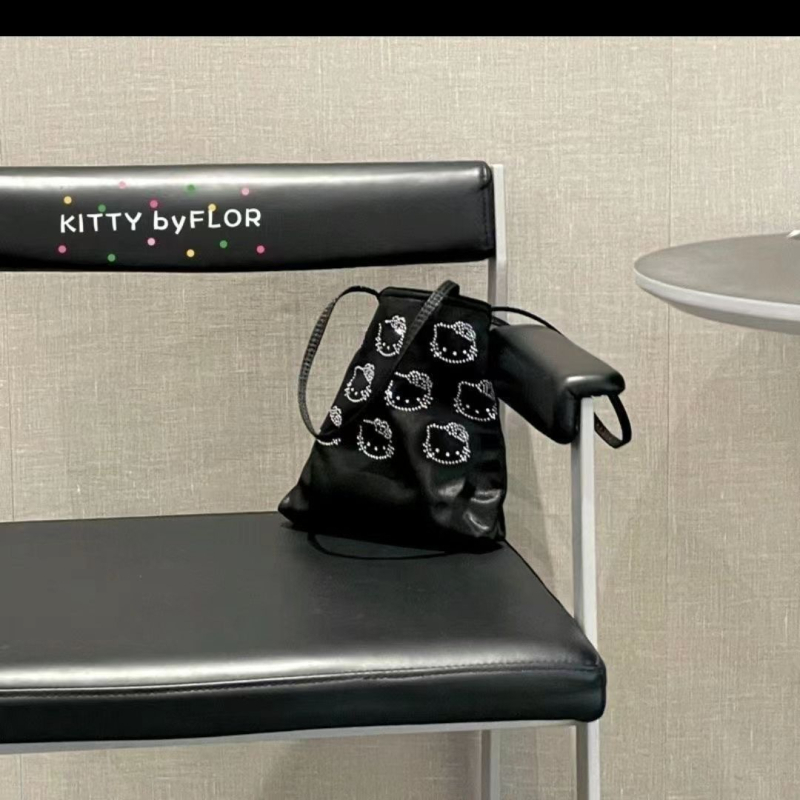 Tote torba od svile s naramenicom za žene — lagana, svakodnevna upotreba, uzorak slova, podstava od poliestera, moderan i cool stil