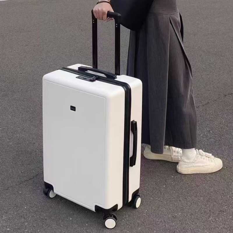 Tvrdi ABS kofer za ručnu prtljagu s univerzalnim kotačićima, zatvarač za otvaranje, ugrađena kombinacijska brava, teleskopska ručka, proširivi kapacitet 20–35 L, za poslovna putovanja