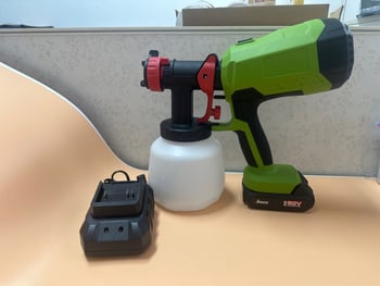 Ενσωματωμένο ηλεκτρικό πιστόλι ψεκασμού βαφής με επαναφορτιζόμενη μπαταρία λιθίου, 20V/20W, ακροφύσιο 2.6 mm, δεξαμενή 1200 ml