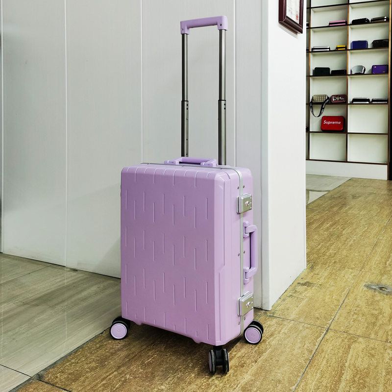 Prilagođeni PP kovčeg s aluminijskim okvirom, TSA brava, tiho okretni kotači, kapacitet 20–35 L