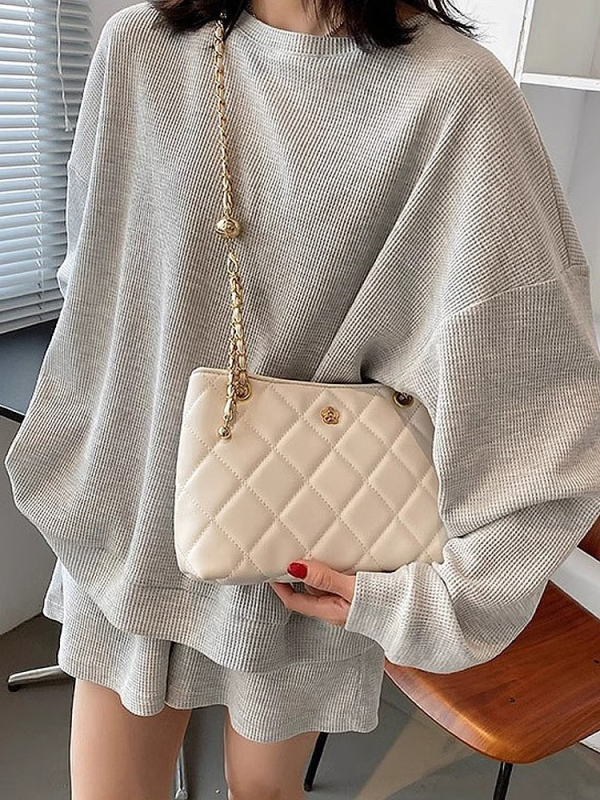 Crossbody torba s velikim kapacitetom, quilt PU materijal, lančani remen, gradski stil, vodoravno kvadratnog oblika