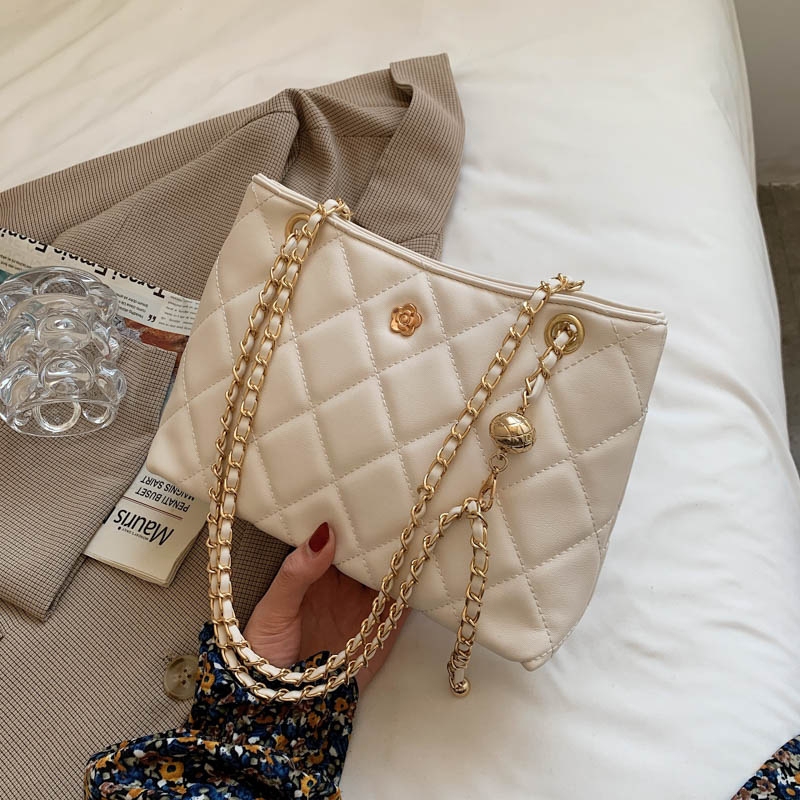 Crossbody torba s velikim kapacitetom, quilt PU materijal, lančani remen, gradski stil, vodoravno kvadratnog oblika