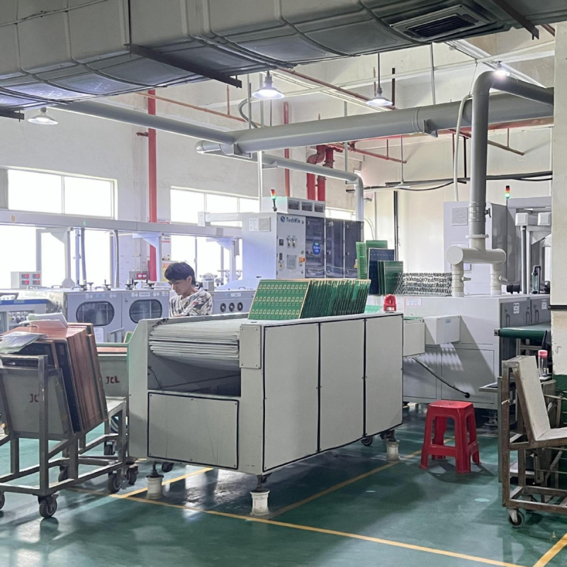 PCBA áramkör-lap prototípus, nagy pontosságú impedancia; egy- és kétoldalas, akár 16 rétegig; alapanyagok FR-4 és más alternatívák; felületkezelés: immersion gold és tin opciók; tűzálló változatok