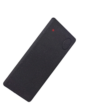 F1 GPS тракер за карта — ултра тънък, 38×34×9 мм, GPS точност 10 м, IP67 водоустойчив, живот на батерията 180 дни, вградена антена