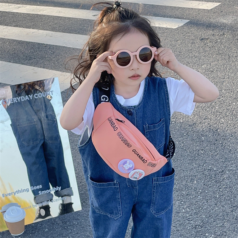 Dječja crossbody torba s natpisom i bedžem, od Oxford platna s poliesterom