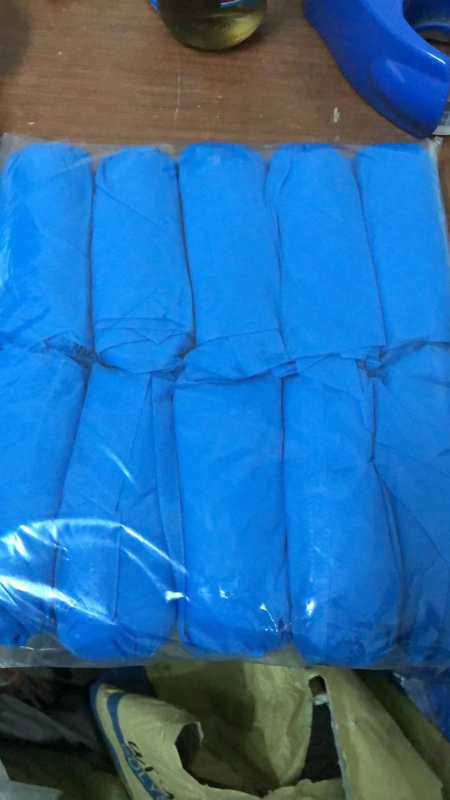 Jednokratne navlake za obuću – plast netkani materijal, vodootporne, protuklizne, otporne na prašinu i miris, 100 komada za učenike