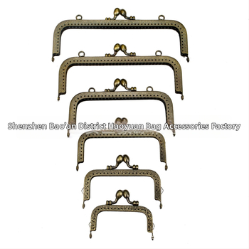 Železný rám na peňaženku so dvomi ušami, štvorcový vyvýšený vzor a boxový zámok