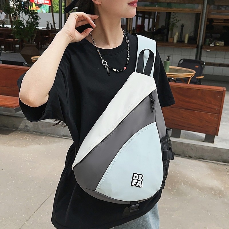 Muška crossbody torbica za prsa, lagana urbana sportska torba, patchwork uzorak, najlon materijal, podstava poliester