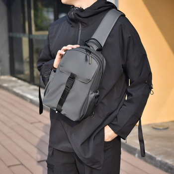 Muška crossbody torbica za prsa, gradski jednostavan stil, PU materijal, antibakterijski i otporan na habanje, ljetno izdanje 2025