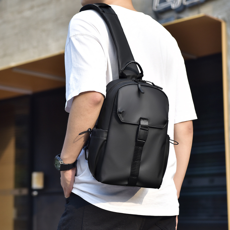 Muška crossbody torbica za prsa, gradski jednostavan stil, PU materijal, antibakterijski i otporan na habanje, ljetno izdanje 2025