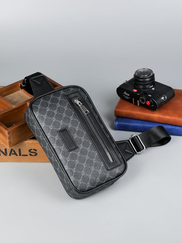 Muška crossbody torba, gradska jednostavnost, PU materijal, otporan na habanje i ogrebotine, marka Saro Xi, jednobojni dizajn