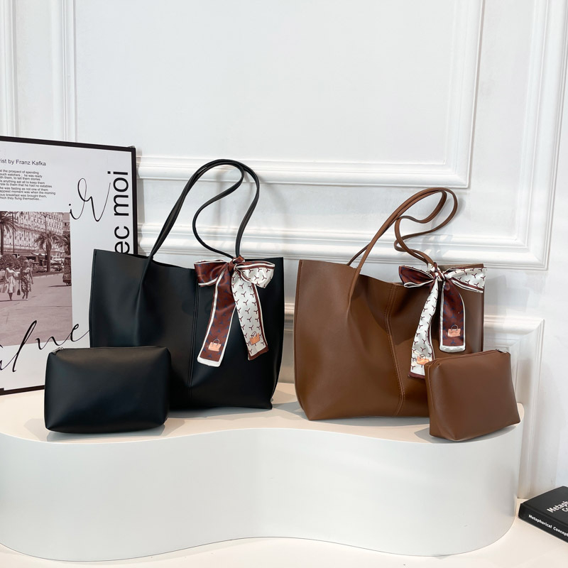 Torbica Tote — gradski stil, PU materijal, horizontalni kvadratni oblik, magnetska kopča, poliester podstava