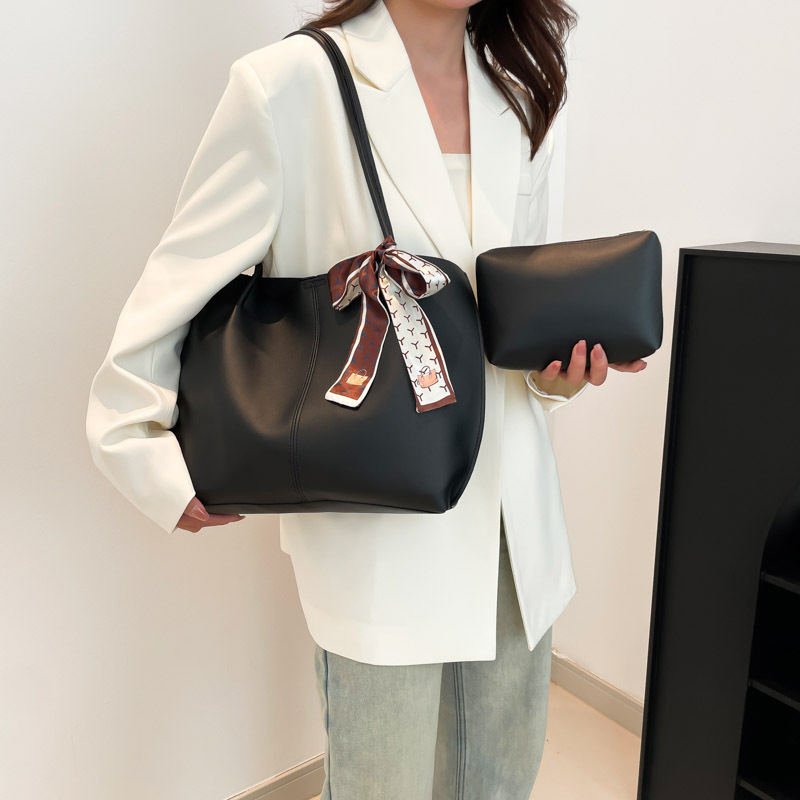 Torbica Tote — gradski stil, PU materijal, horizontalni kvadratni oblik, magnetska kopča, poliester podstava