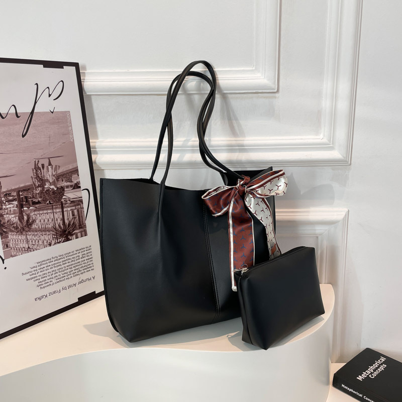 Torbica Tote — gradski stil, PU materijal, horizontalni kvadratni oblik, magnetska kopča, poliester podstava
