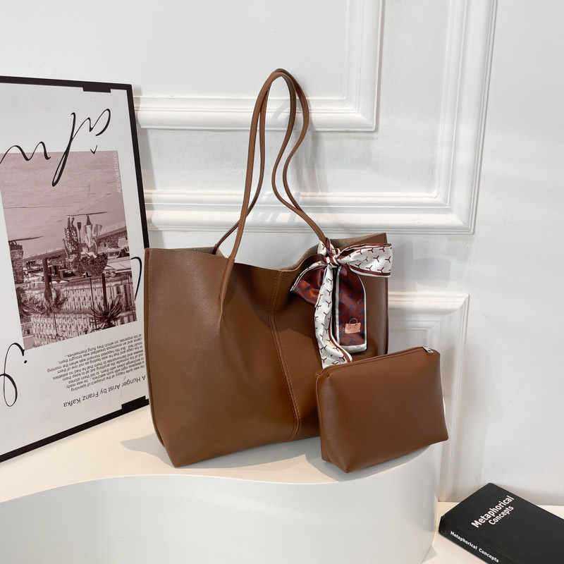 Torbica Tote — gradski stil, PU materijal, horizontalni kvadratni oblik, magnetska kopča, poliester podstava