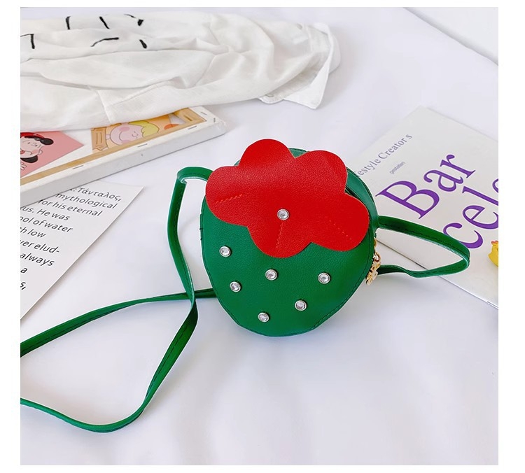 Dječja torbica Strawberry s lancem preko ramena za djevojčice, poliester, podstava od najlona, dizajn za olakšanje nošenja