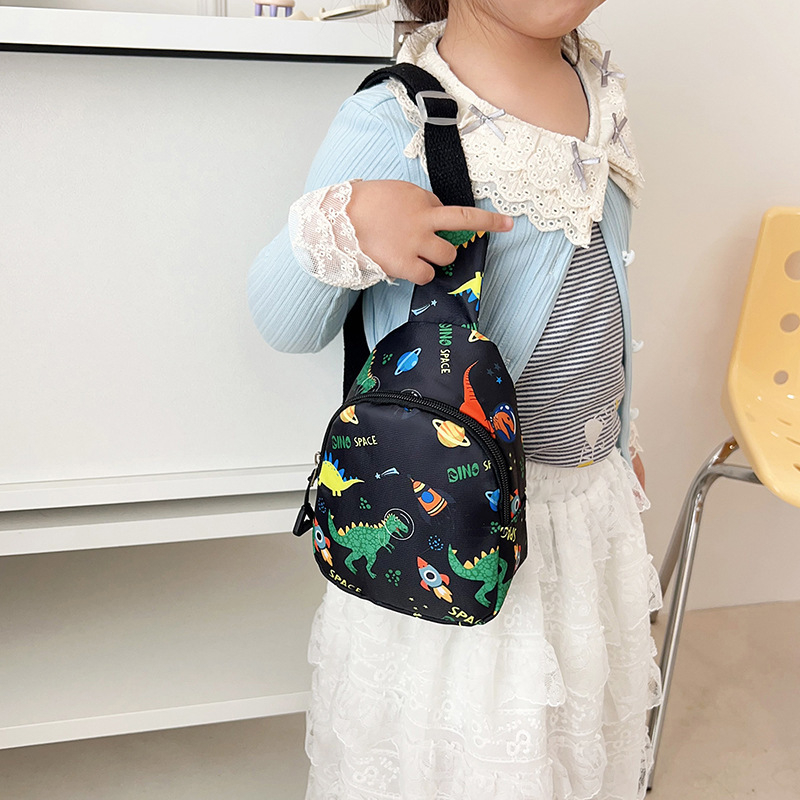 Dječja crossbody torba za vrtić s motivom dinosaura, najlon materijal, unisex, ultra lagana, proljeće 2025