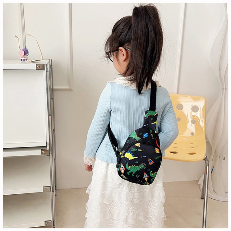 Dječja crossbody torba za vrtić s motivom dinosaura, najlon materijal, unisex, ultra lagana, proljeće 2025