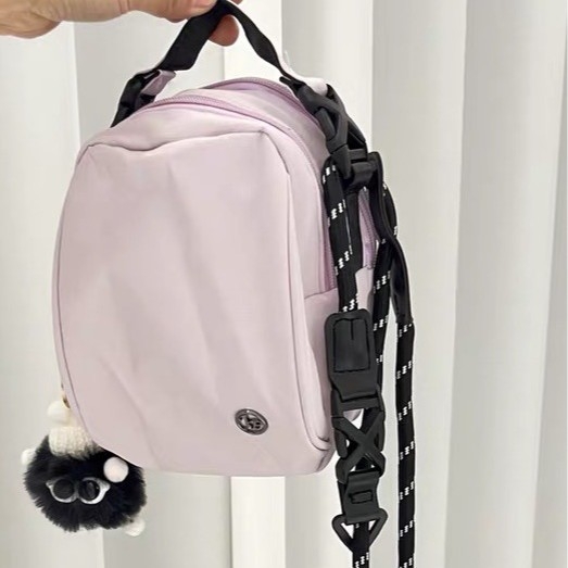 Crossbody mini torba – lagana, s više pretinaca, preko ramena; poliester, podstava najlon; ženska svakodnevna torba