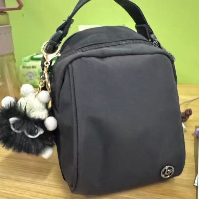 Crossbody mini torba – lagana, s više pretinaca, preko ramena; poliester, podstava najlon; ženska svakodnevna torba