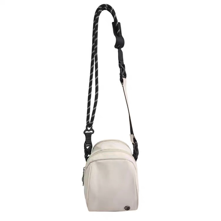 Crossbody mini torba – lagana, s više pretinaca, preko ramena; poliester, podstava najlon; ženska svakodnevna torba