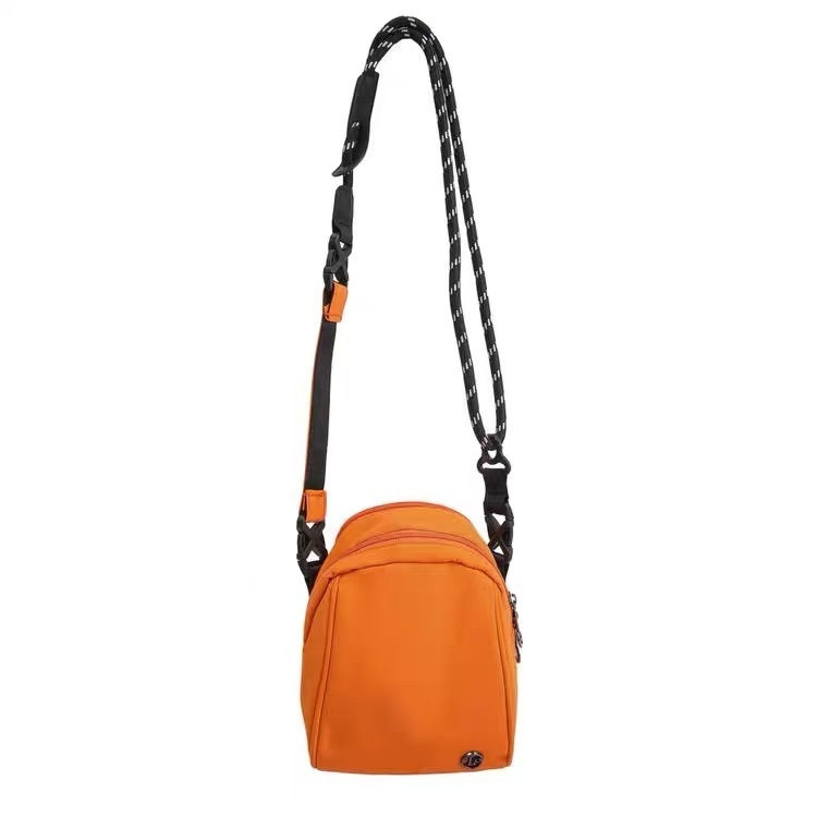 Crossbody mini torba – lagana, s više pretinaca, preko ramena; poliester, podstava najlon; ženska svakodnevna torba