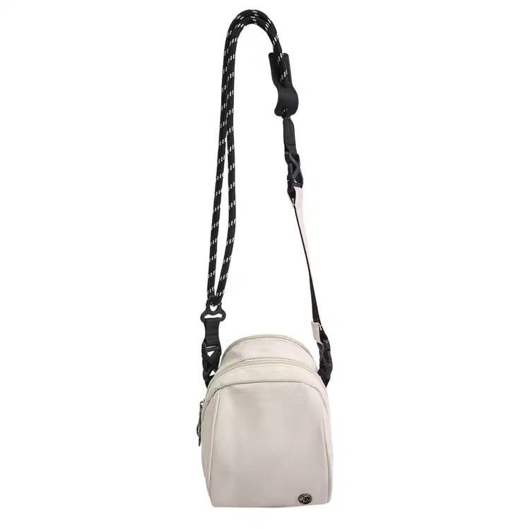 Crossbody mini torba – lagana, s više pretinaca, preko ramena; poliester, podstava najlon; ženska svakodnevna torba