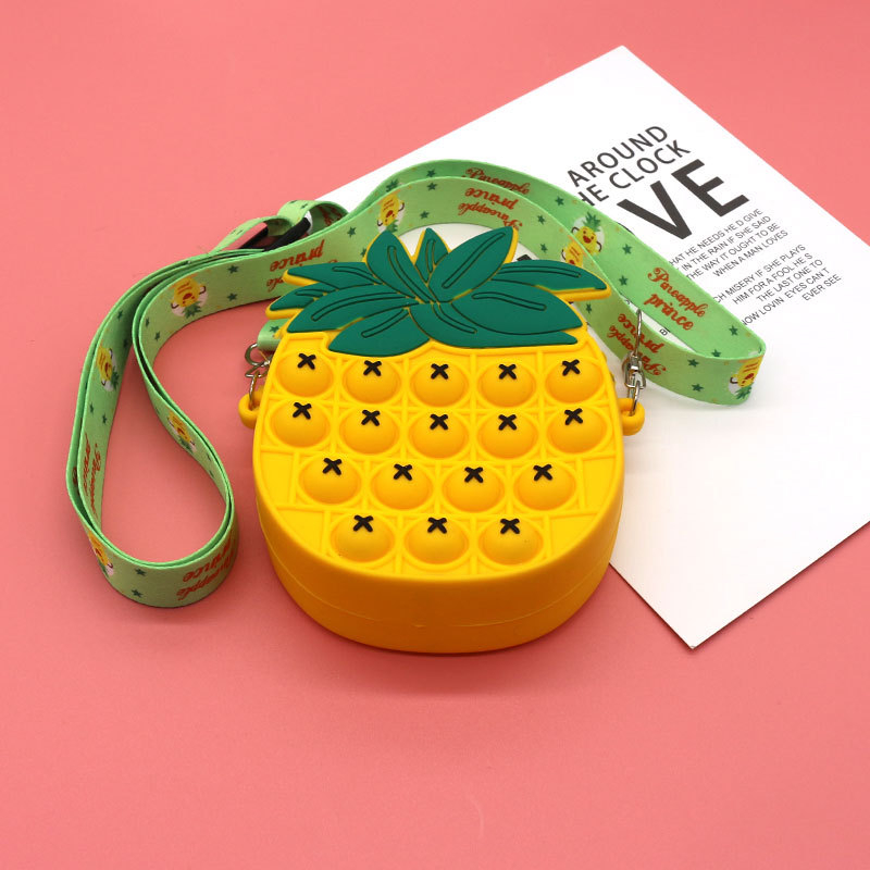 Unisex silikon crossbody torba za osnovnoškolce s motivima jagoda, ananas i avokado; bez podstave.