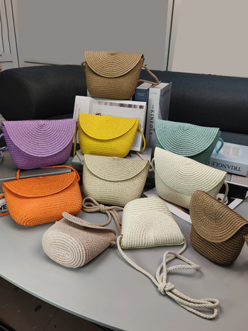 Pletena slamena torba za djecu, slatka crossbody torba s dizajnom školjke i DIY detaljima, ljetna torba za plažu