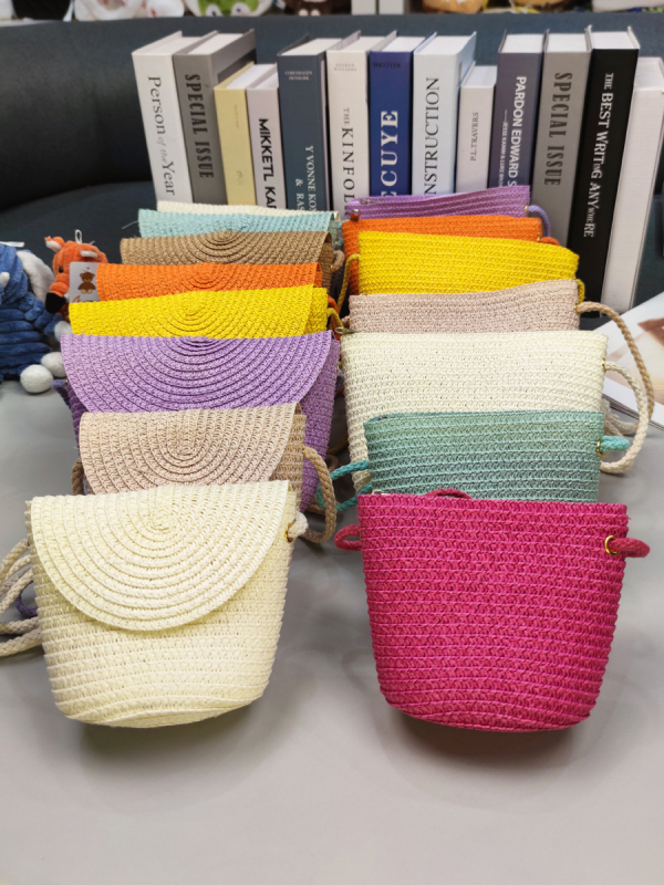 Pletena slamena torba za djecu, slatka crossbody torba s dizajnom školjke i DIY detaljima, ljetna torba za plažu
