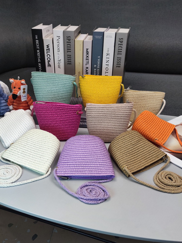 Pletena slamena torba za djecu, slatka crossbody torba s dizajnom školjke i DIY detaljima, ljetna torba za plažu
