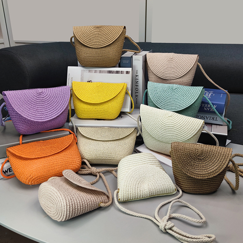 Pletena slamena torba za djecu, slatka crossbody torba s dizajnom školjke i DIY detaljima, ljetna torba za plažu