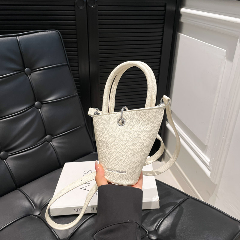 Ženska crossbody torba s asimetričnim dizajnom, mini košarica, PU koža, podstava poliester, prozračna i otporna, jesen-zima 2025