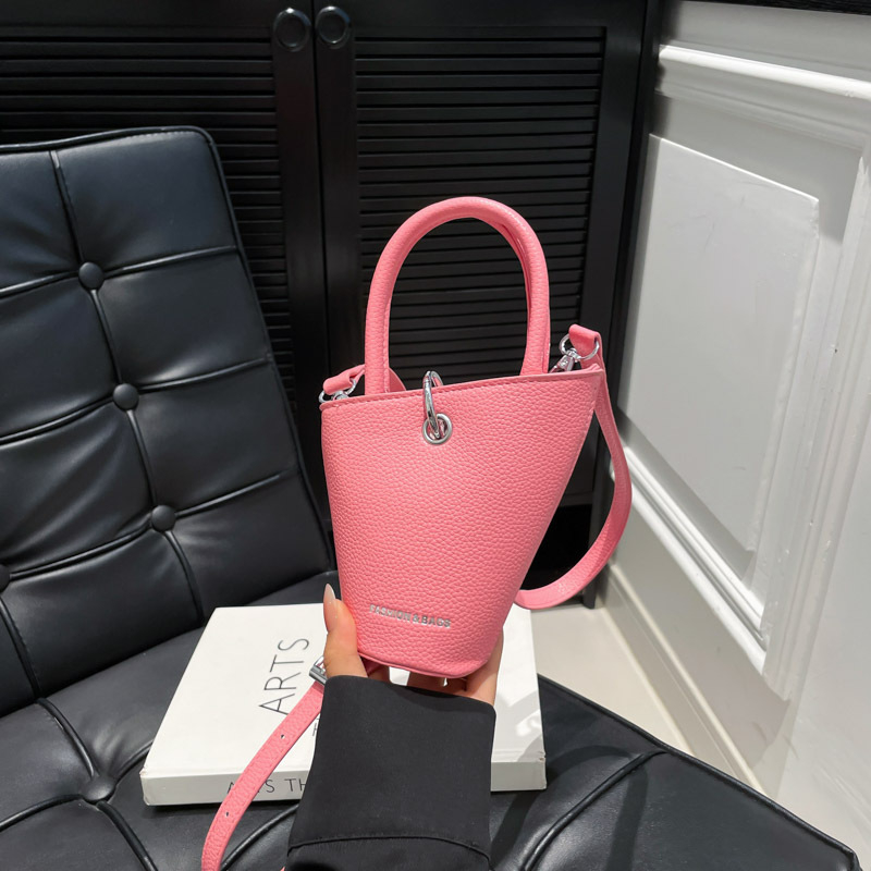 Ženska crossbody torba s asimetričnim dizajnom, mini košarica, PU koža, podstava poliester, prozračna i otporna, jesen-zima 2025