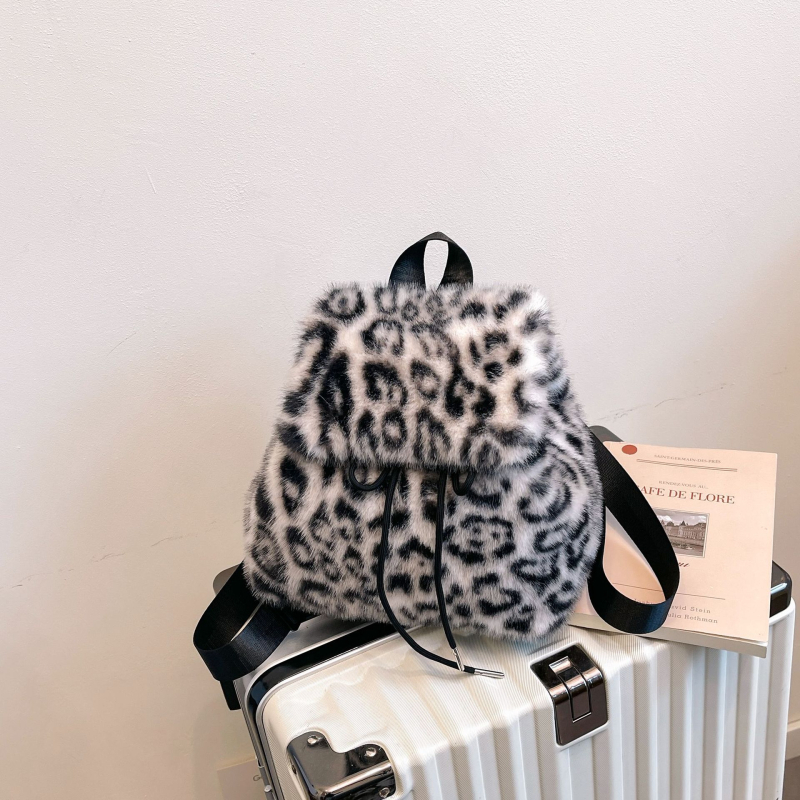 Plišasti ruksak s leopardim uzorkom, zatvarač na šnuru, podstava od sintetičke kože, zakrivljene naramenice