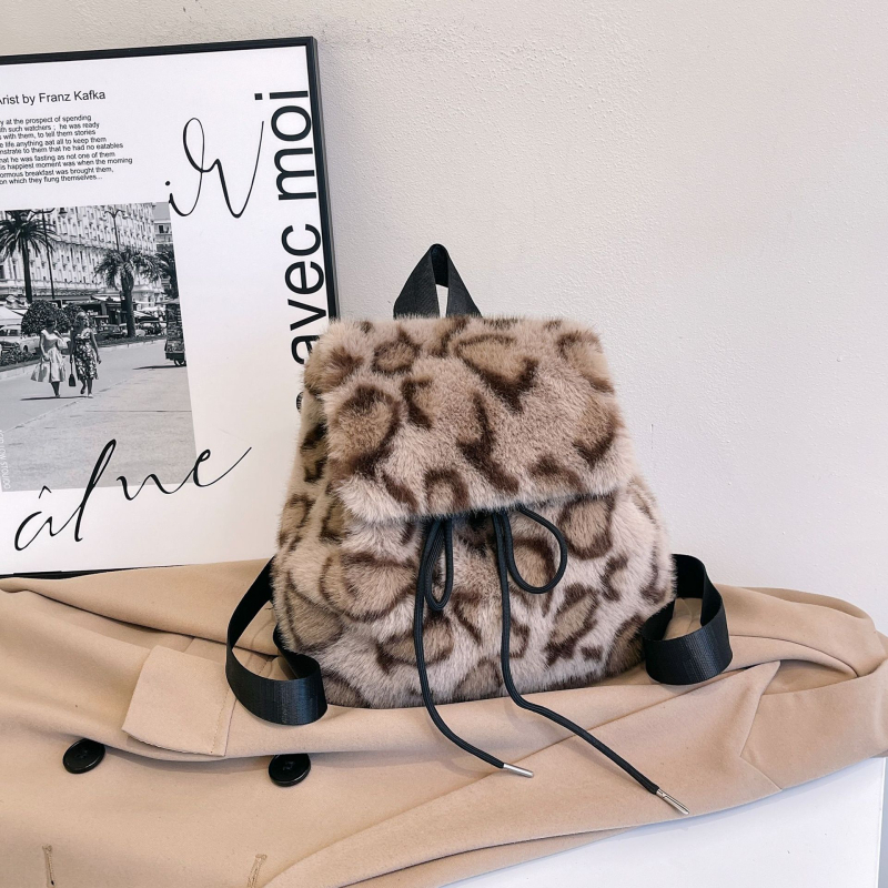 Plišasti ruksak s leopardim uzorkom, zatvarač na šnuru, podstava od sintetičke kože, zakrivljene naramenice