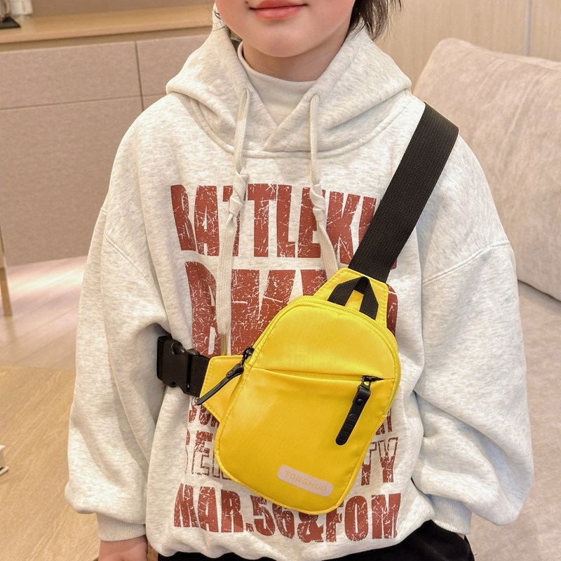 Dječja crossbody torba u vertikalnom korejskom stilu, moderna i cool (materijal: najlon; podstava: poliester; težina: ultra lagana; pogodna za vrtić; unisex)
