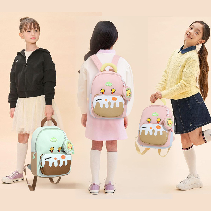 Dječji ranac s crtanim motivom, lagan i moderan, vodootporan, s zaštitom kralježnice i zakrivljenim naramenicama, za vrtić