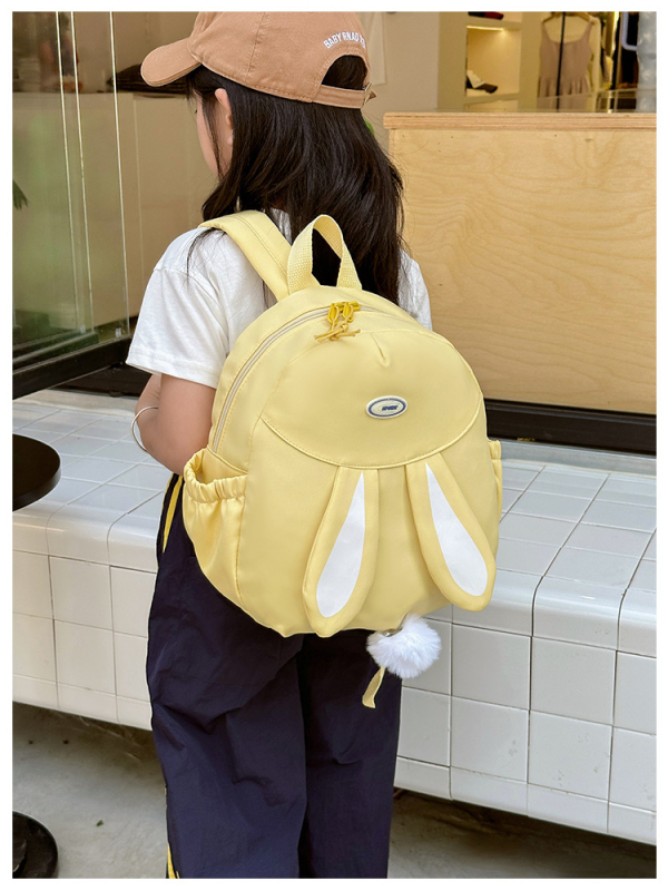 Dječji ruksak s motivom zeca, ultralak, najlon, poliesterska podstava, naramenice s zračnim jastukom